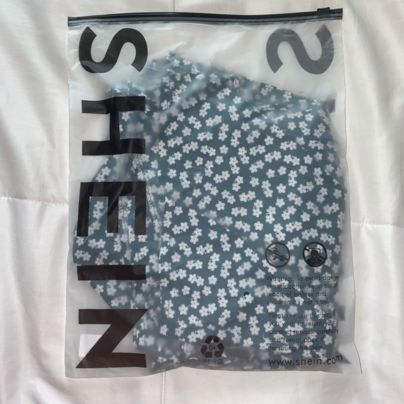 **SOLD ON D E P O P green ditsy cami mini dress - Picture 6 of 6